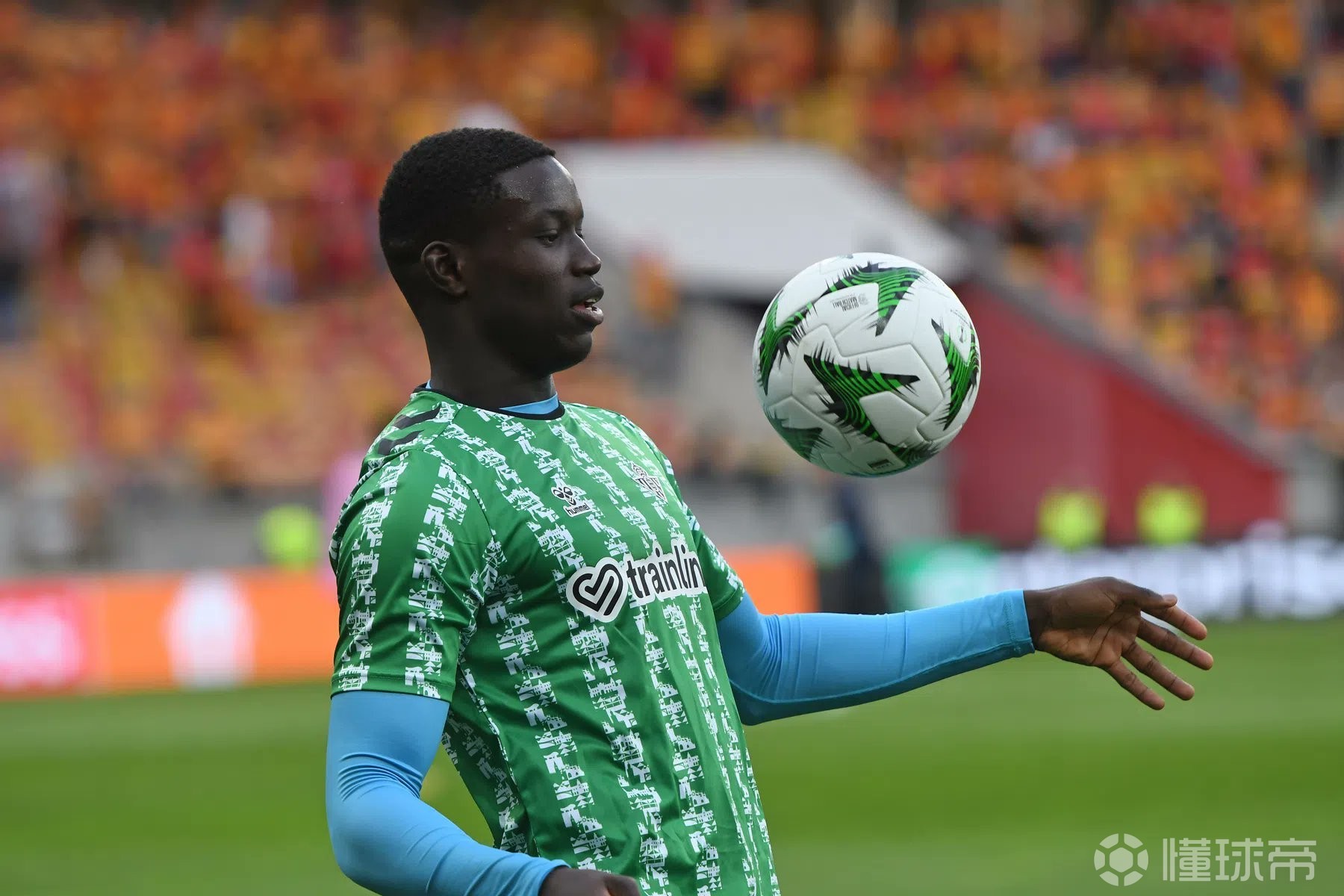 转会期体能课后，埃因霍温强势反弹备战社区盾，话题不断，高层口径保持一致