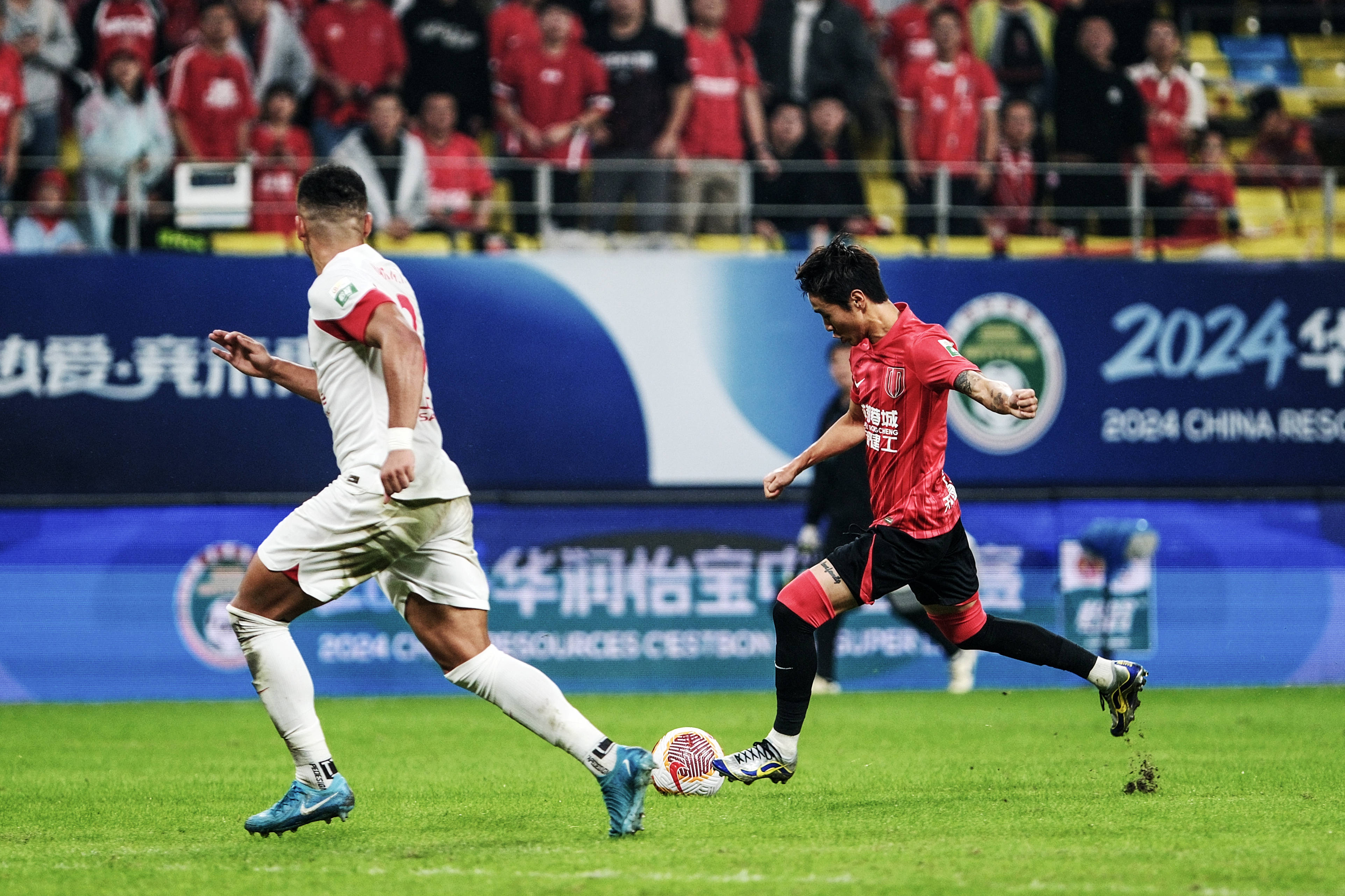 清晨德国杯焦点战，上海海港伤情更新，球迷炸锅，年轻球员得到机会的简单介绍